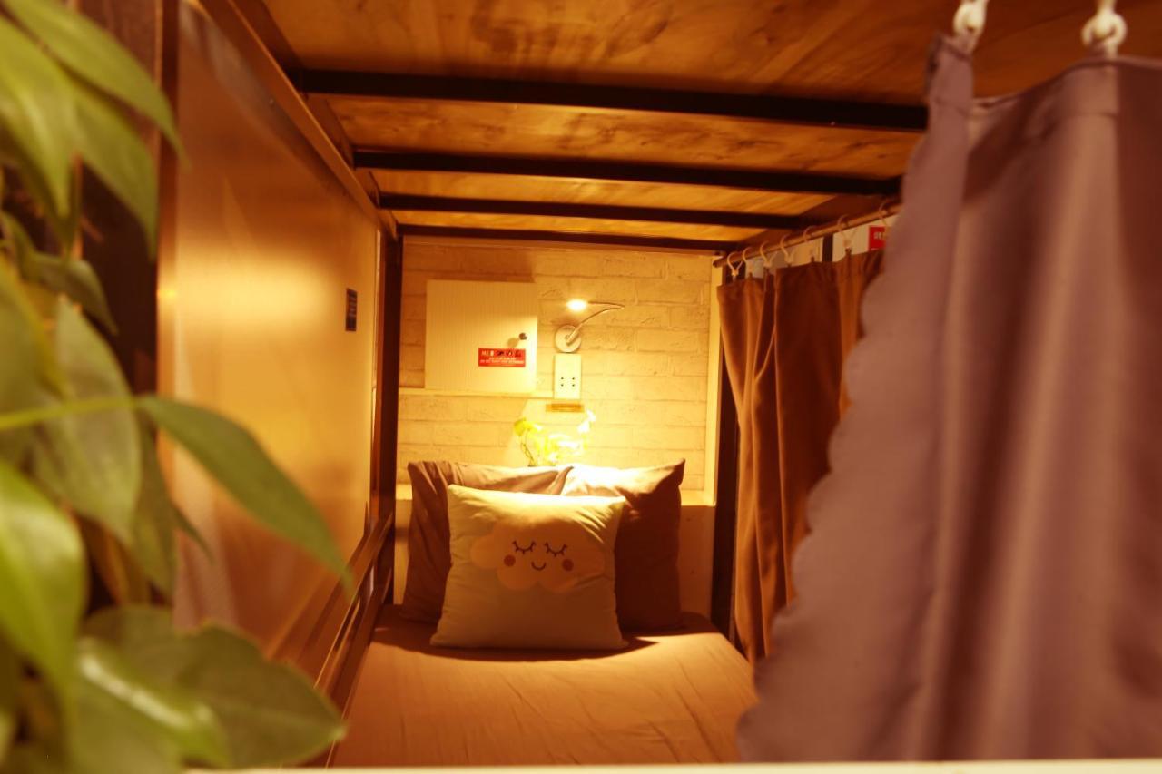 S Phuot Airport Hostel Ho Chi Minh City Exterior photo