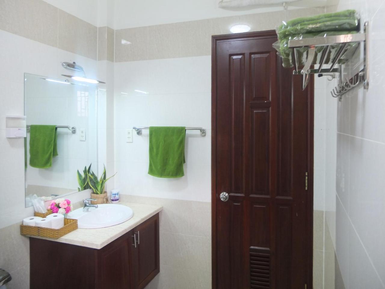 S Phuot Airport Hostel Ho Chi Minh City Exterior photo