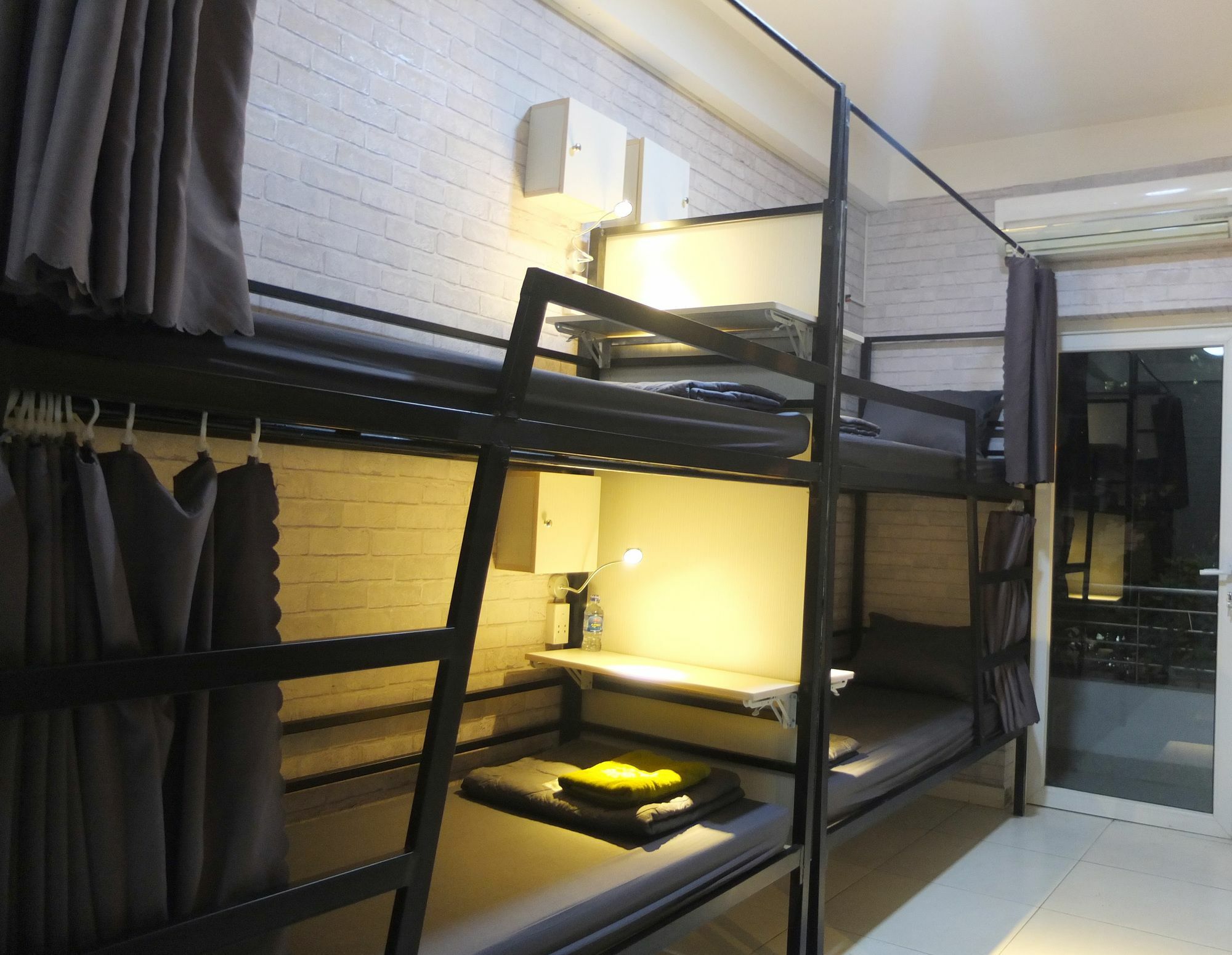 S Phuot Airport Hostel Ho Chi Minh City Exterior photo