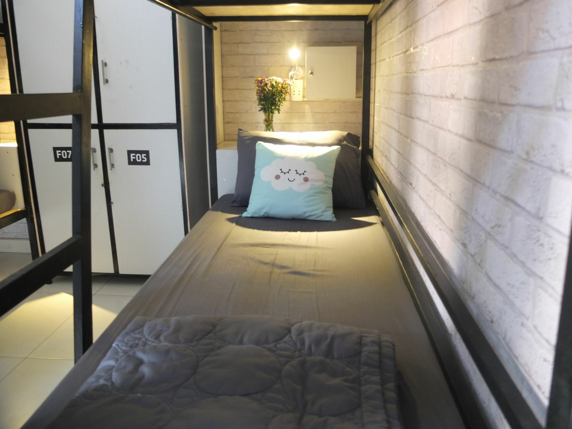 S Phuot Airport Hostel Ho Chi Minh City Exterior photo