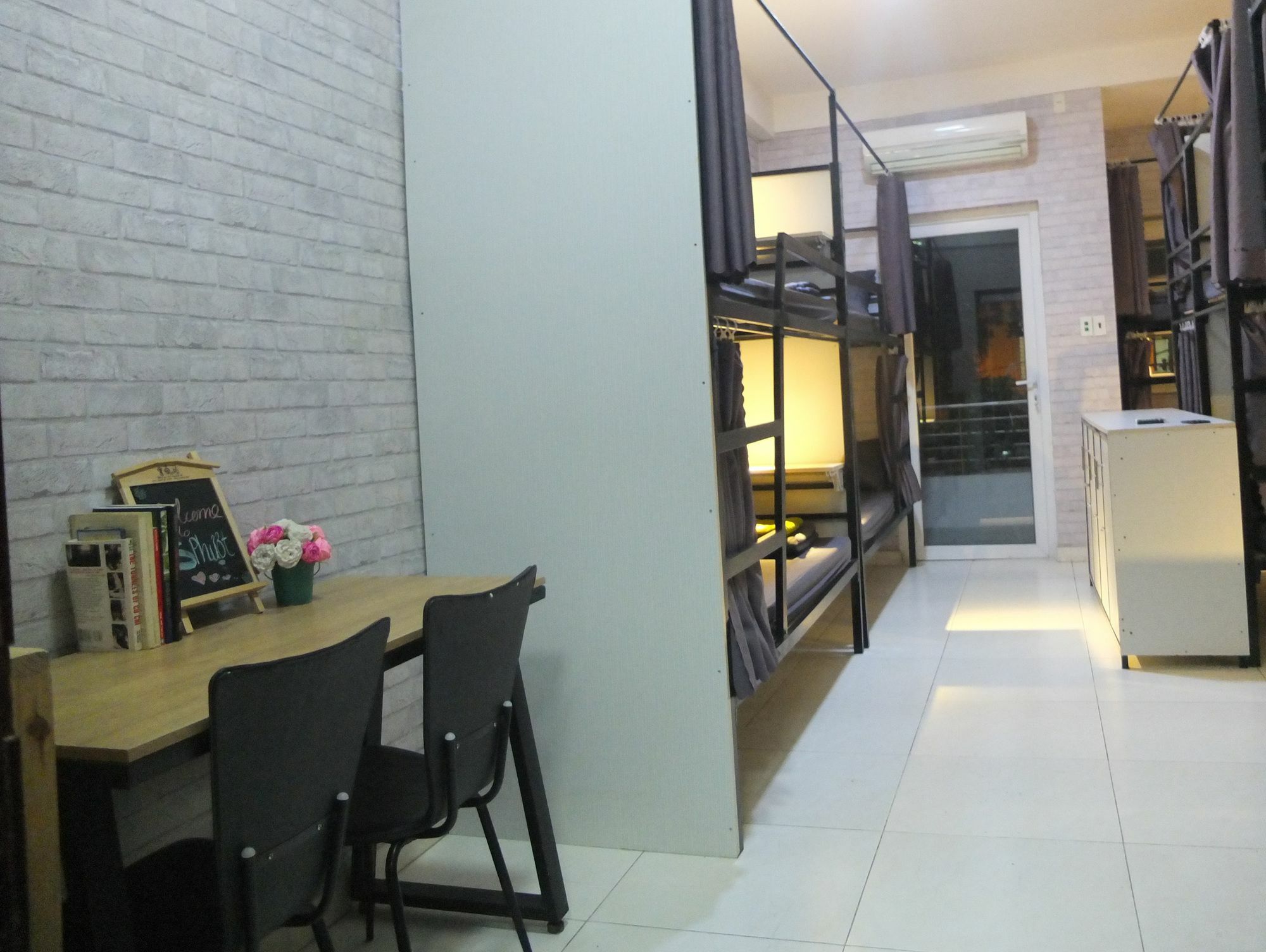 S Phuot Airport Hostel Ho Chi Minh City Exterior photo
